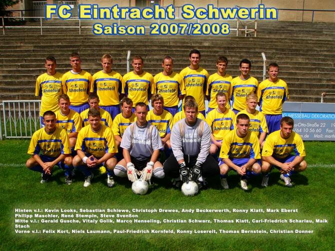     Nach der Verpflichtung von Henning Tillack und Eric Rohde(SN-Sport berichtete) vom Schweriner SC, verpflichtete der FC Eintracht Schwerin in der Winterpause Mark Eberst (Foto der Leuchtturm hintere Reihe)
