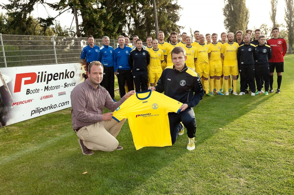 © Neumühler SV Tony Pilipenko stattete die Mannschaft für die neue Landesligasaison mit einer neuen Spielkleidung aus. 