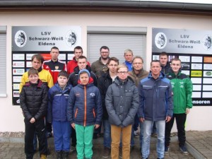 © KFV Westmecklenburg Die 15 neuen Referees absolvierten erfolgreich den Theorie- und Praxistest. Sie werden in der Rückrunde im Nachwuchsbereich eingesetzt.