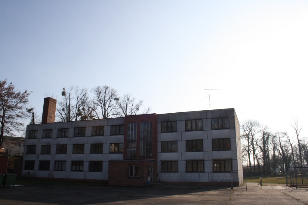 Das Verwaltungsgebäude mit dem berüchtigten „Roten Saloon“