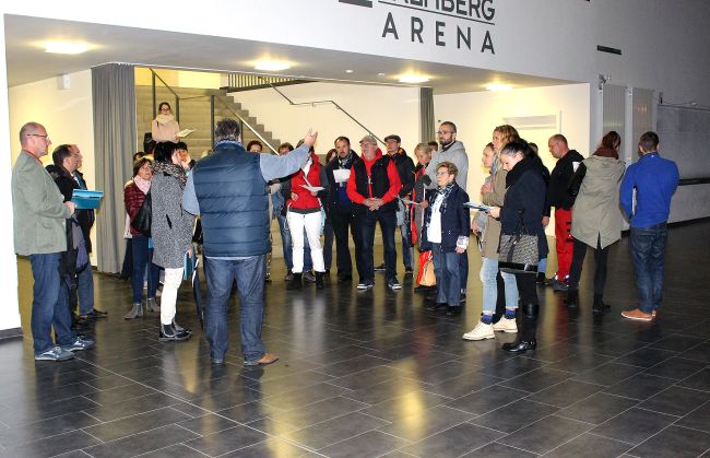 © maxpress Das letzte Meeting des Organisationsteams vor der DM am Wochenende fand bei einer Begehung der Palmberg Arena statt